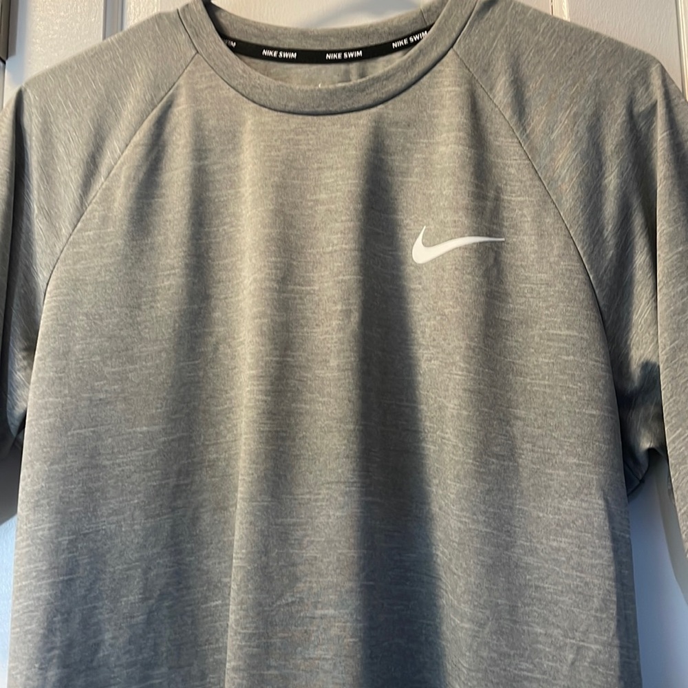 Nike DRI-FIT SWIM SHORT SLEEVE SHIRT NWT
